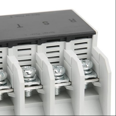 Chuyển đổi bộ ngắt mạch phản ứng nhạy cảm cao 220V (100/4P)